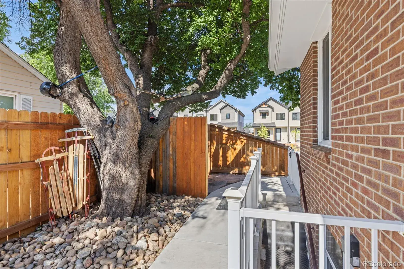 11112025194930 1600 36