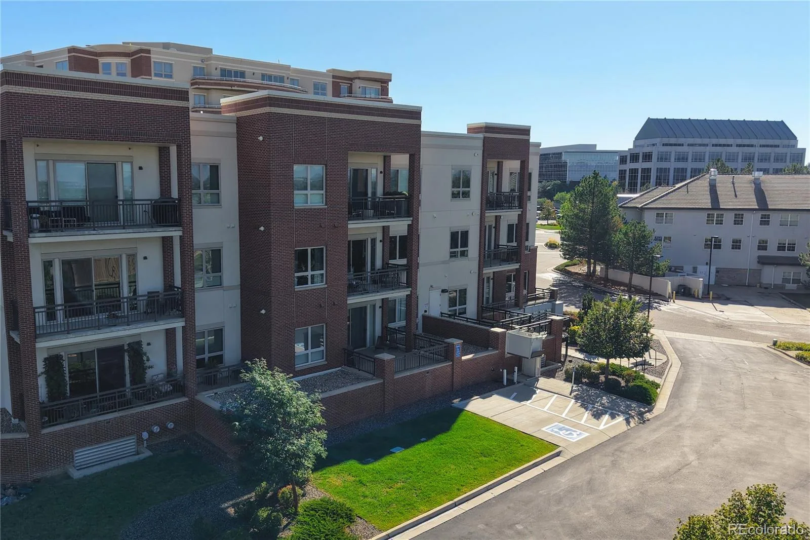 4885 S Monaco Street #101 Denver CO 80237 | MLS #REC9421444 09262026012452 1600 27