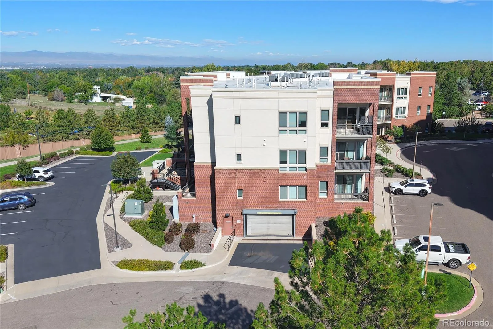 4885 S Monaco Street #101 Denver CO 80237 | MLS #REC9421444 09262026012452 1600 28