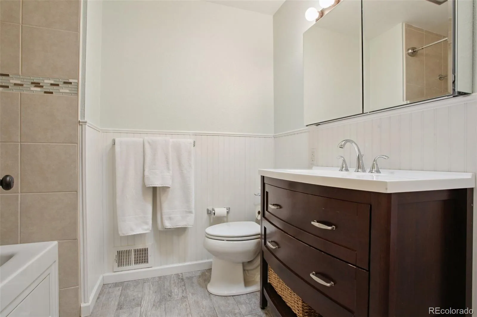 6266 S Valleyview Street Littleton CO 80120 MLS #REC9424531 05072026190744 1600 20