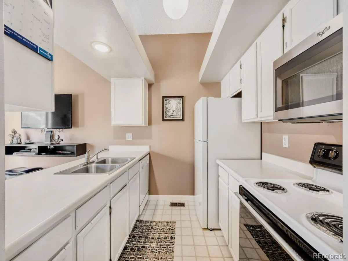 4252 S Richfield Way Aurora CO 80013 MLS #REC9428192 04282026000318 1200 10