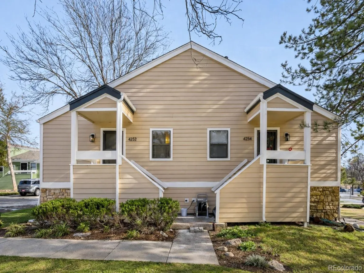 4252 S Richfield Way Aurora CO 80013 | MLS #REC9428192 08172026233755 1200 3
