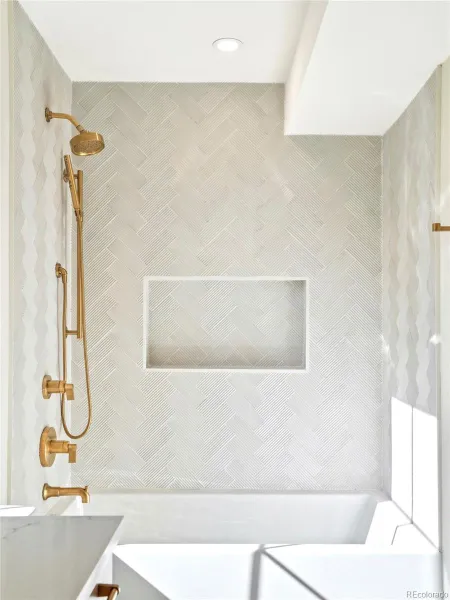 04172026155335 800 16