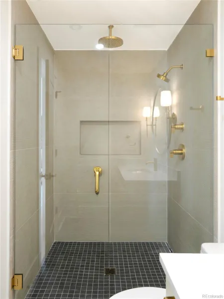 04172026155335 800 33