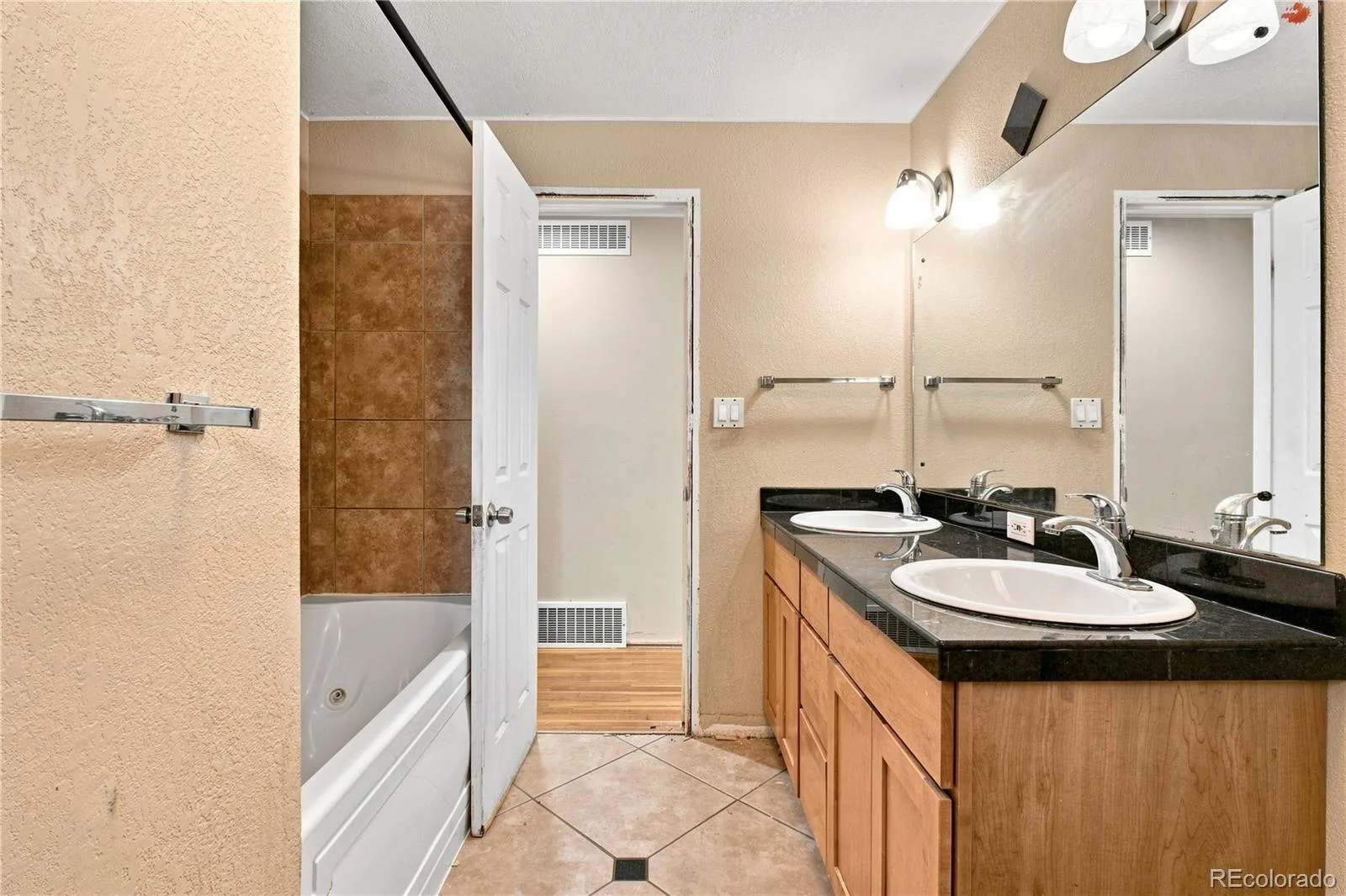6974 S Lakeview Street Littleton CO 80120 | MLS #REC9430118 08292026161305 1600 8
