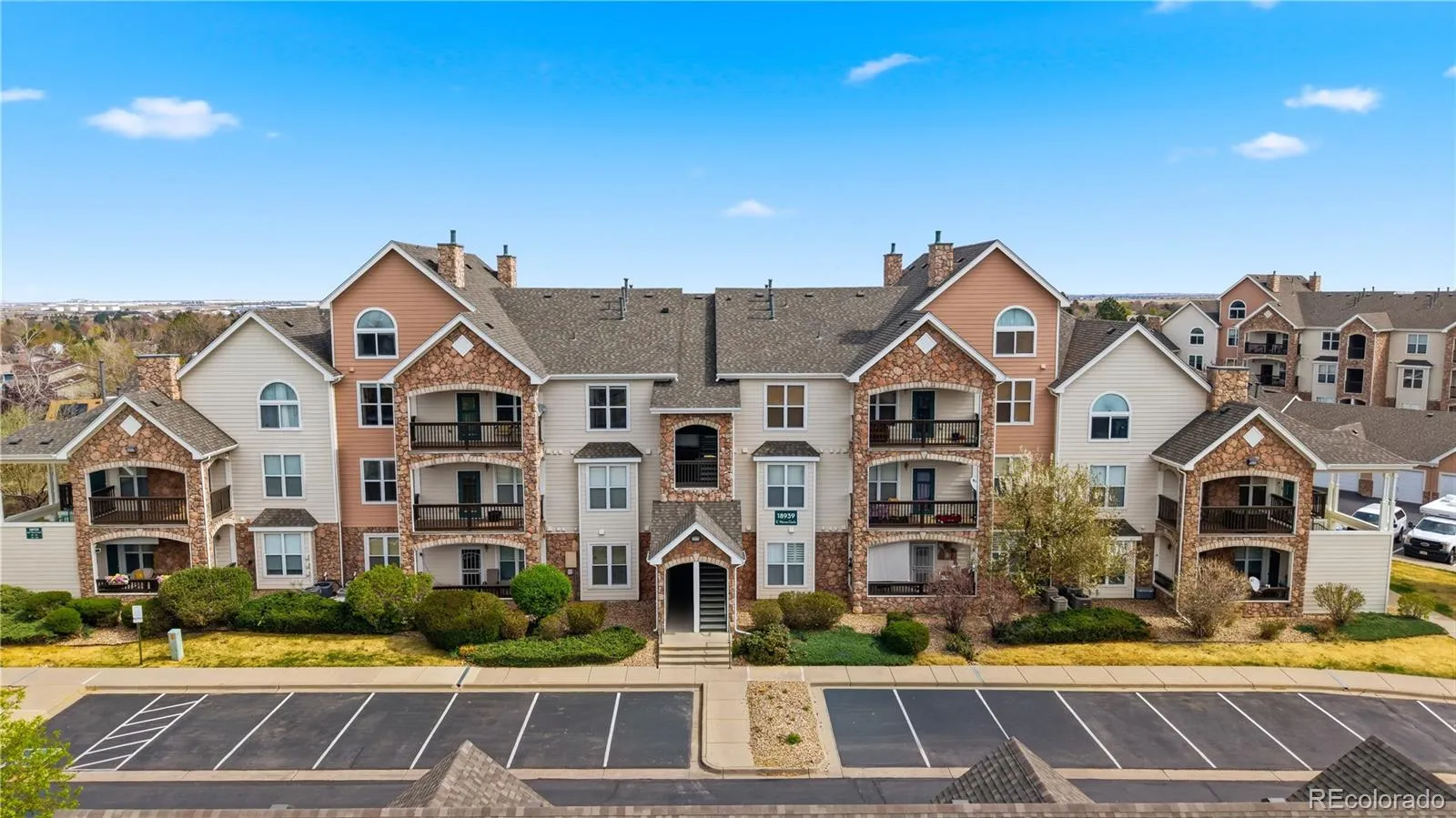 18939 E Warren Circle #E302 Aurora CO 80013 MLS #REC9430257 04202026185140 1600 34