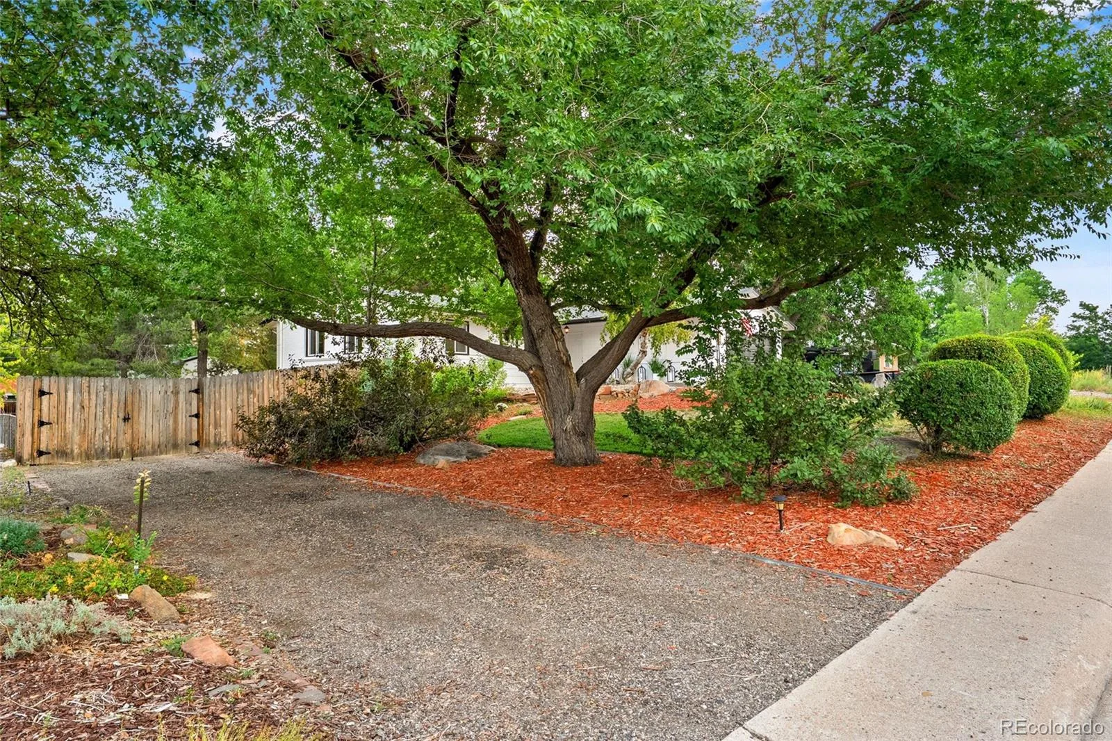 8060 S Kendall Boulevard Littleton CO 80128 | MLS #REC9431044 08052026011141 1600 3