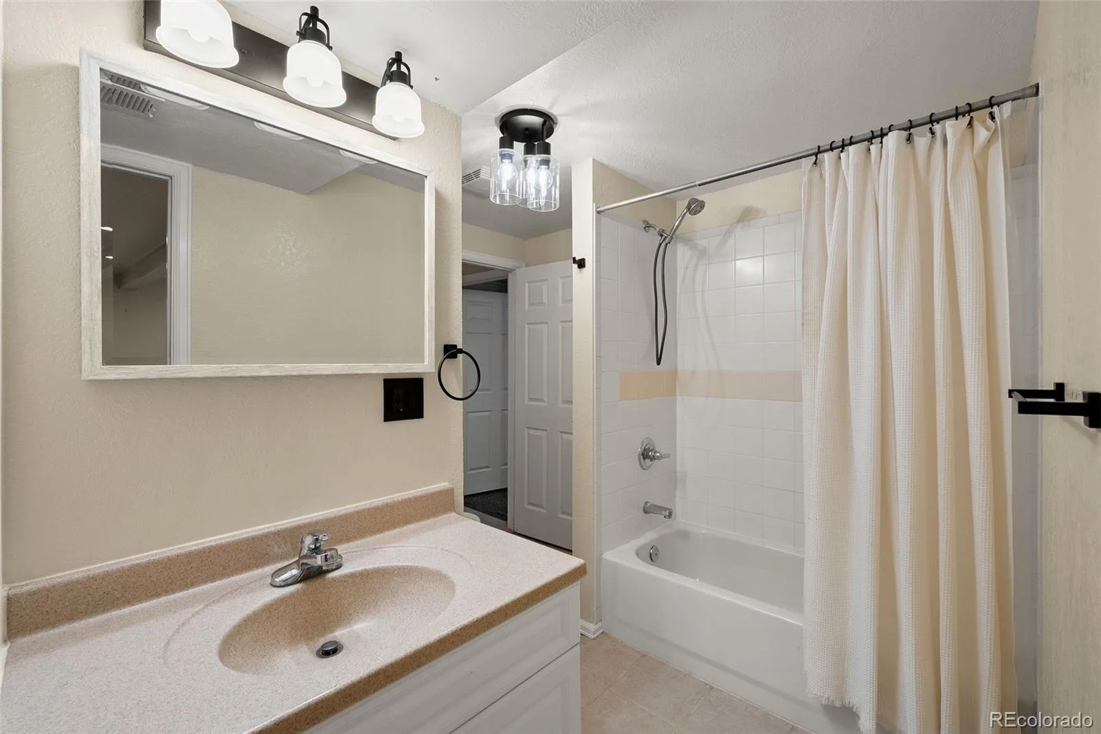 8060 S Kendall Boulevard Littleton CO 80128 | MLS #REC9431044 08052026011141 1600 30