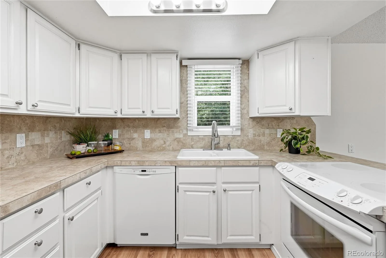 2830 S Kenton Court Aurora CO 80014 MLS #REC9435377 06302026183618 1600 16