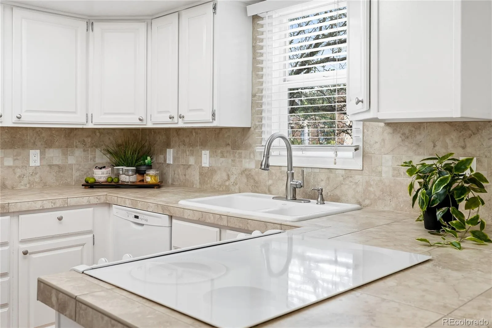 2830 S Kenton Court Aurora CO 80014 MLS #REC9435377 06302026183618 1600 17