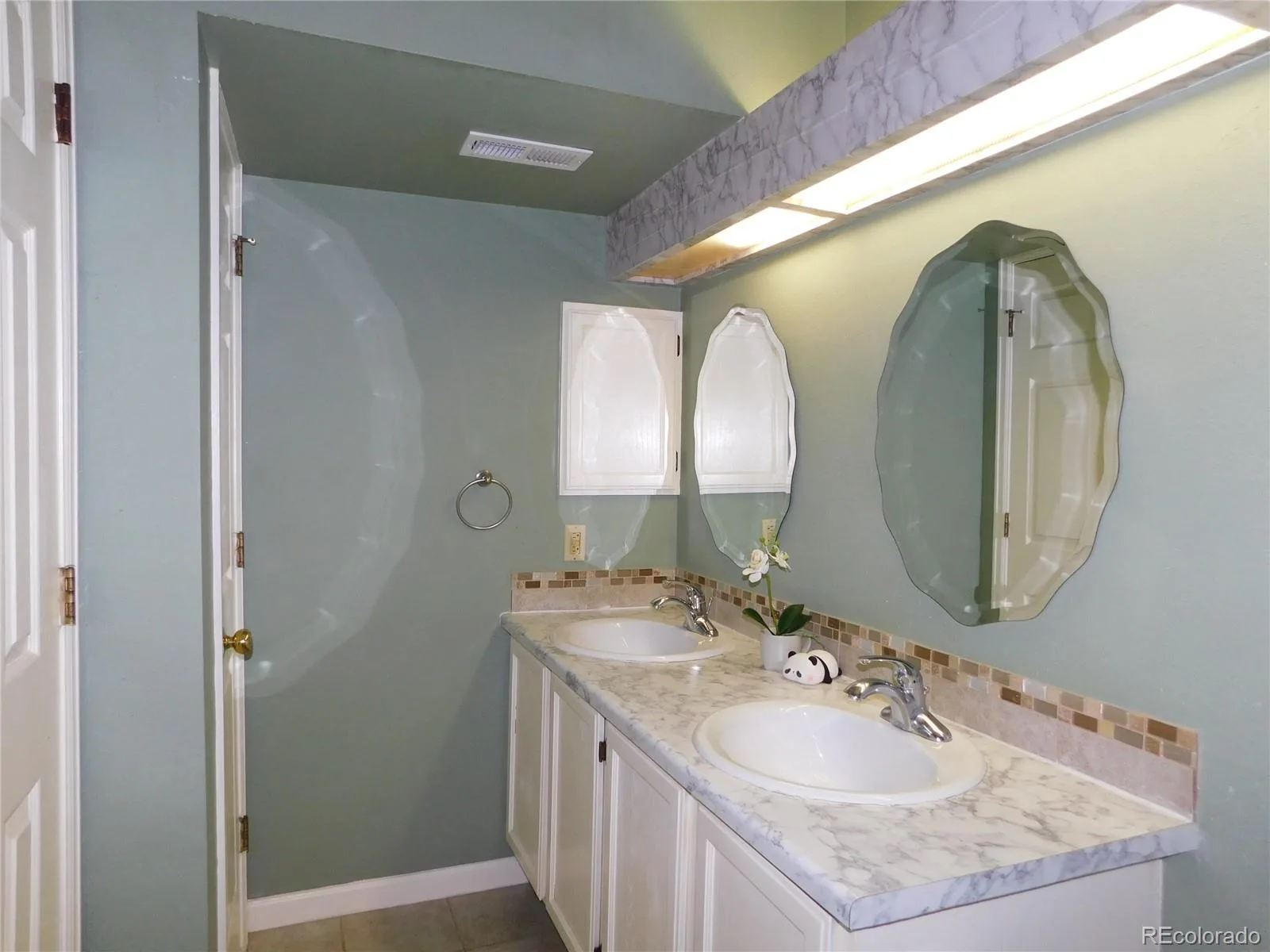 4044 S Carson Street #F Aurora CO 80014 MLS #REC9437803 06022026190323 1600 12