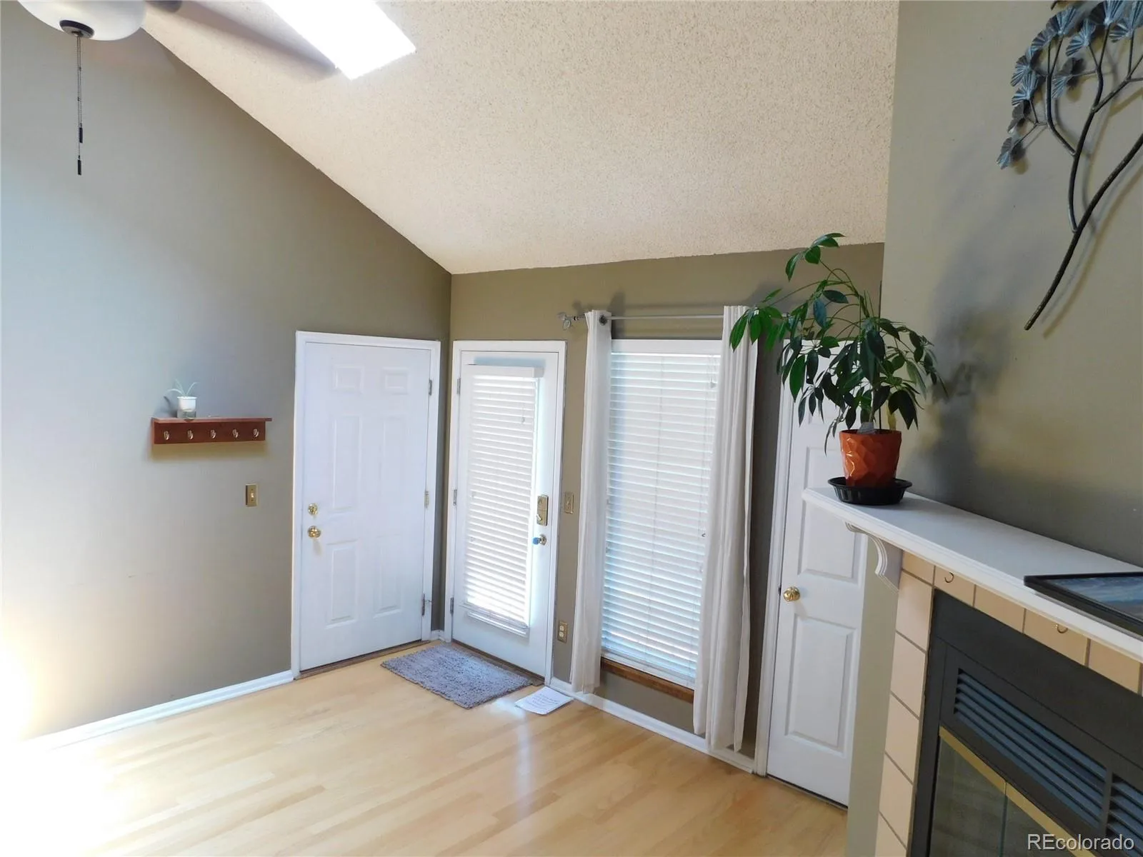4044 S Carson Street #F Aurora CO 80014 MLS #REC9437803 06022026190323 1600 18