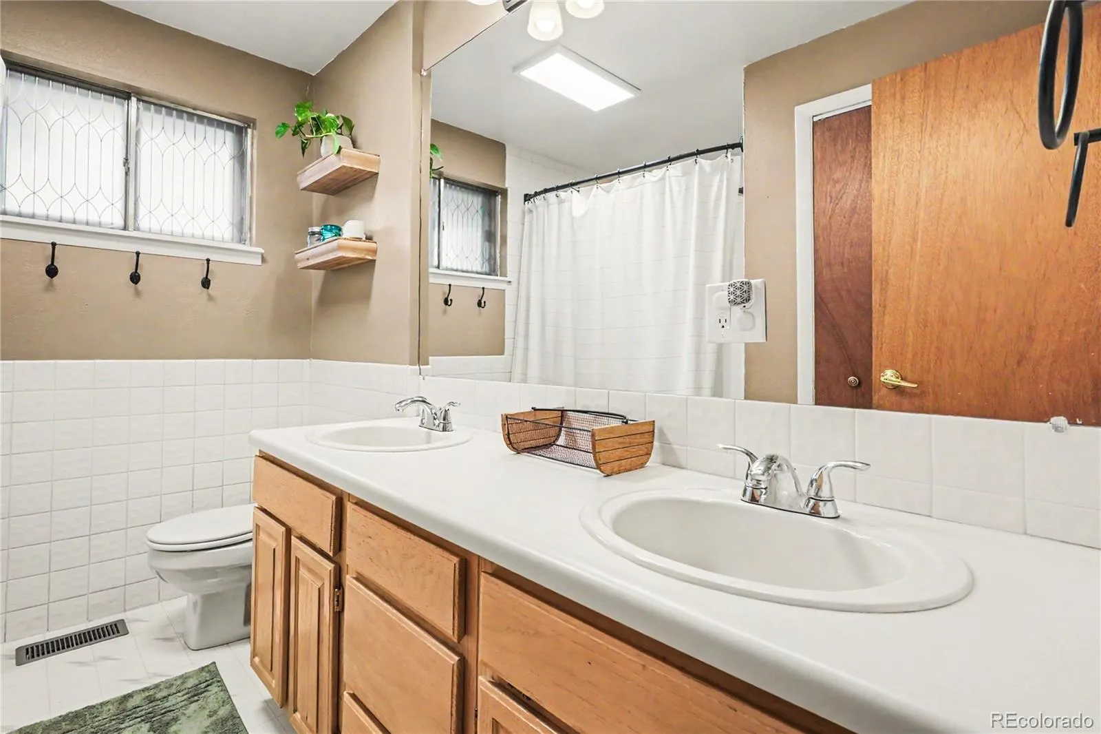 190 E Geddes Avenue Centennial CO 80122 MLS #REC9440078 05232026164910 1600 9