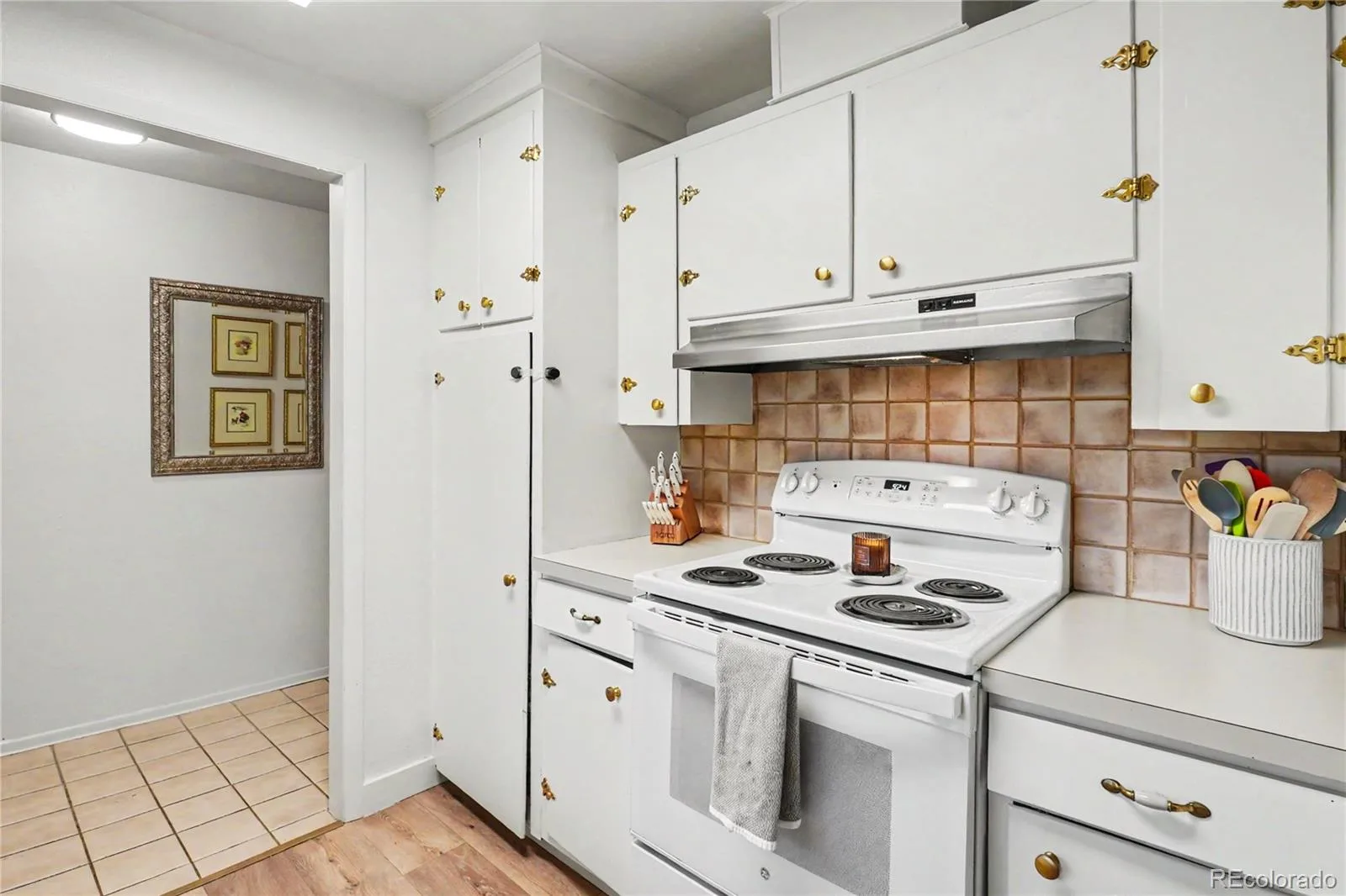 190 E Geddes Avenue Centennial CO 80122 | MLS #REC9440078 08102026185551 1600 6