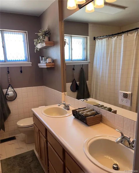 190 E Geddes Avenue Centennial CO 80122 | MLS #REC9440078 08102026185551 800 10