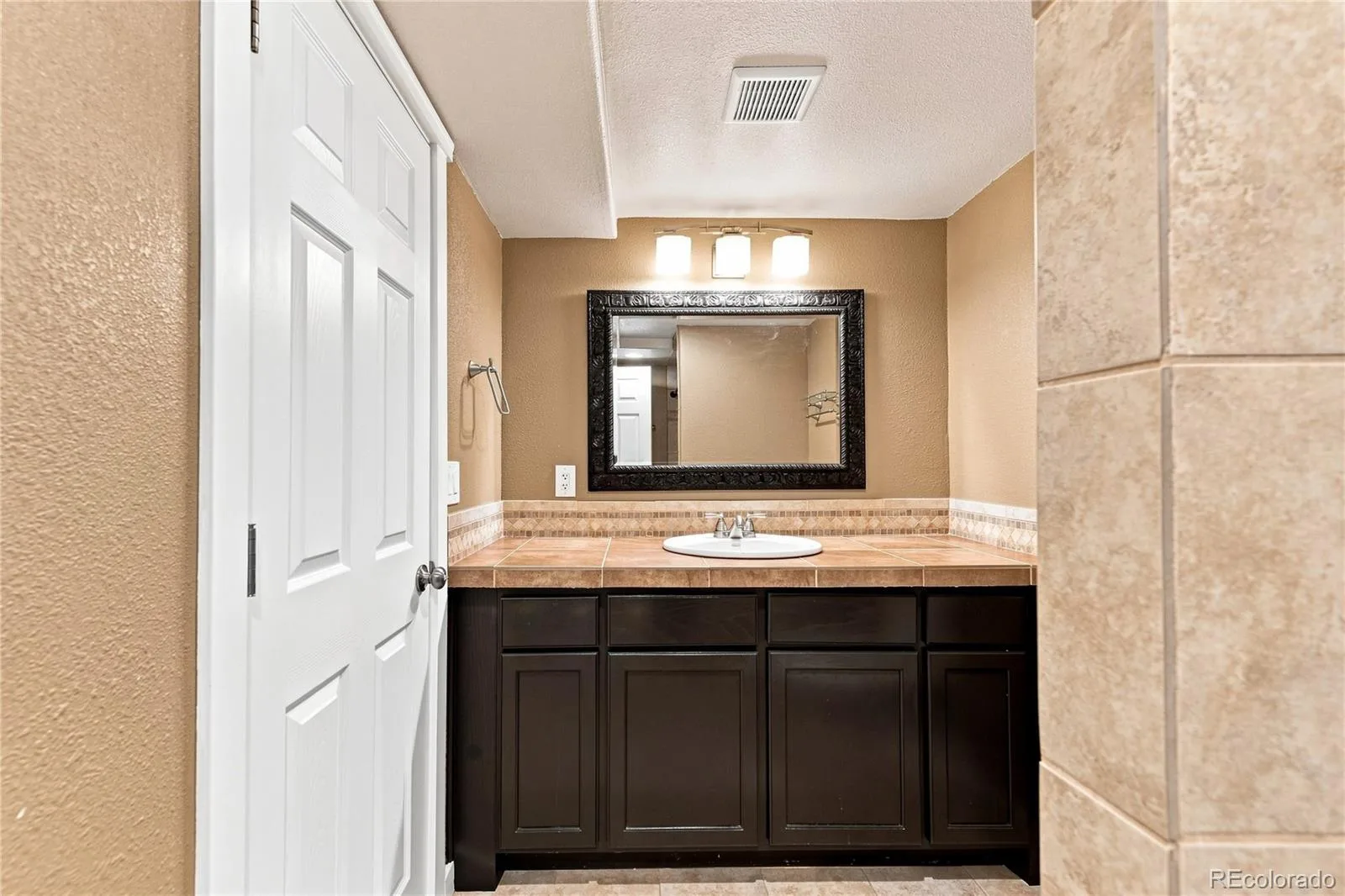 5565 Jericho Court Denver CO 80249 | MLS #REC9442034 08232026145413 1600 37