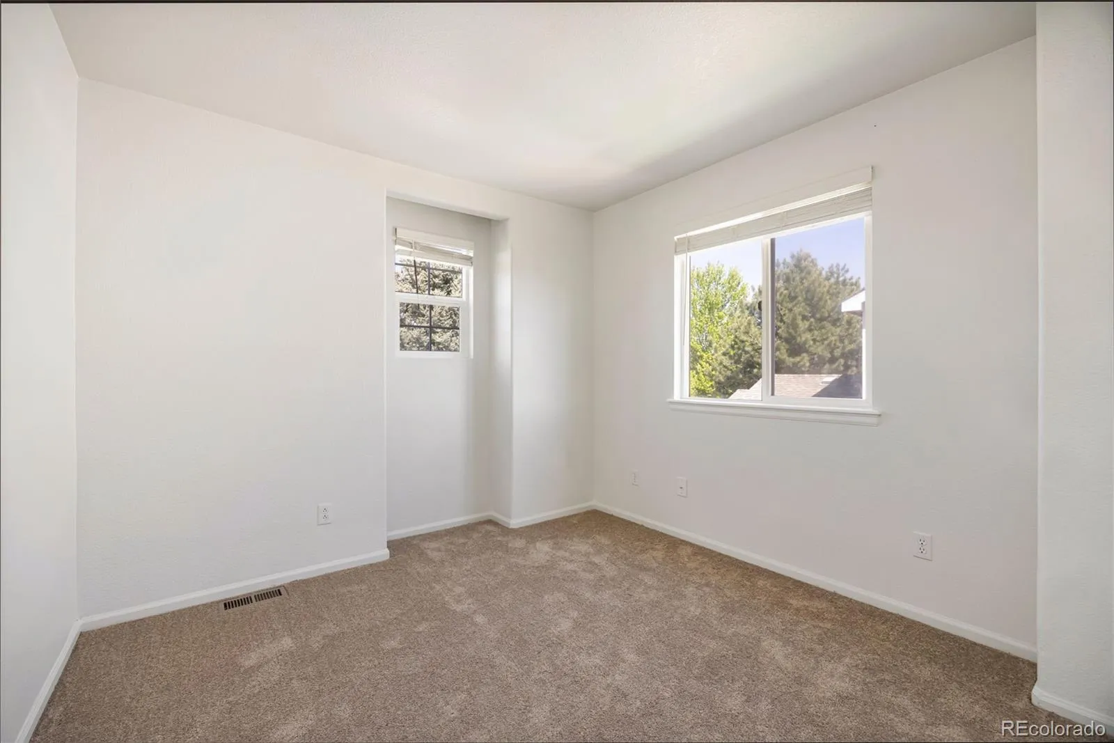 19308 E Dickenson Place Aurora CO 80013 MLS #REC9446035 05132026151112 1600 20