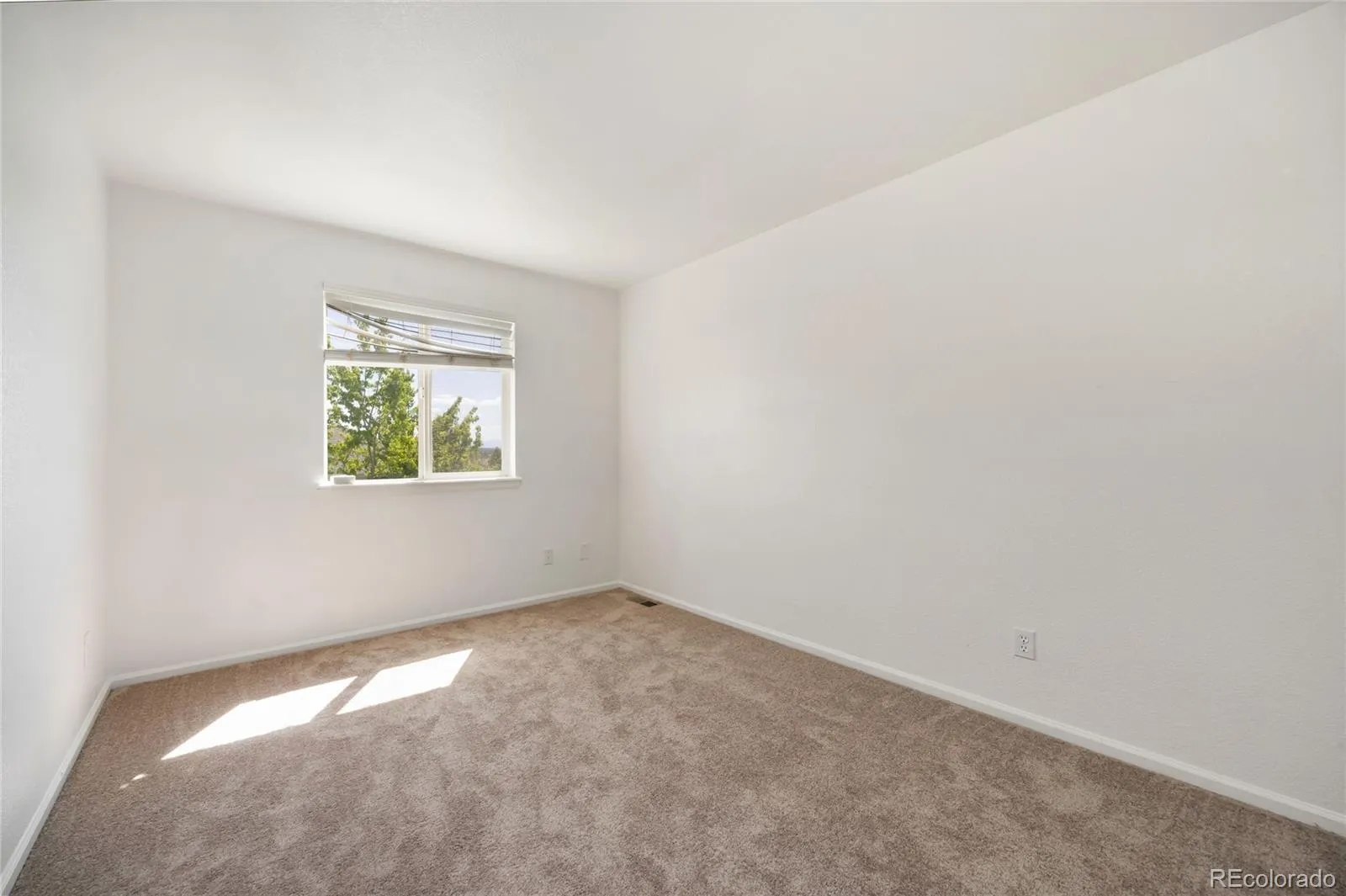19308 E Dickenson Place Aurora CO 80013 MLS #REC9446035 05132026151112 1600 23