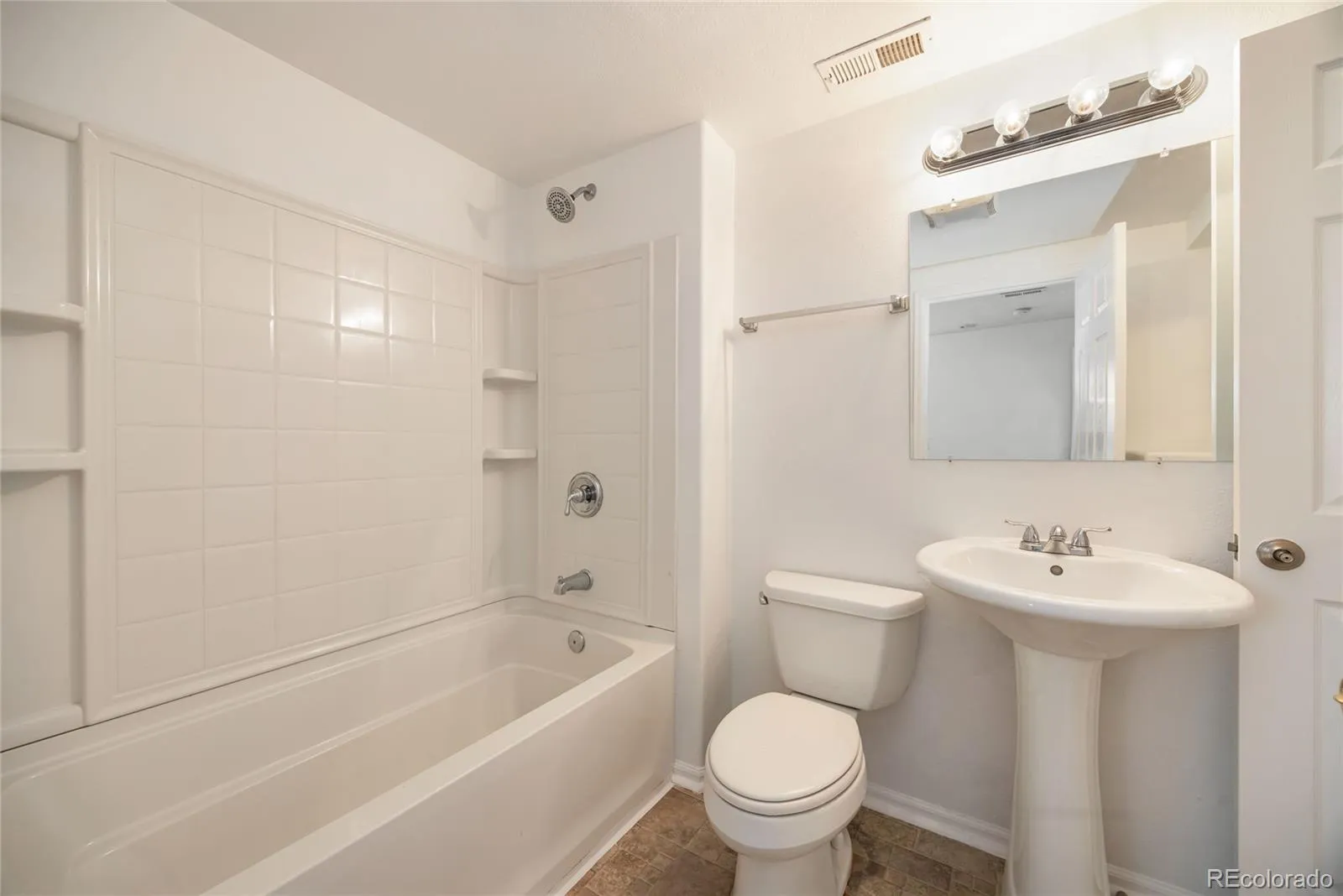 19308 E Dickenson Place Aurora CO 80013 MLS #REC9446035 05132026151112 1600 34