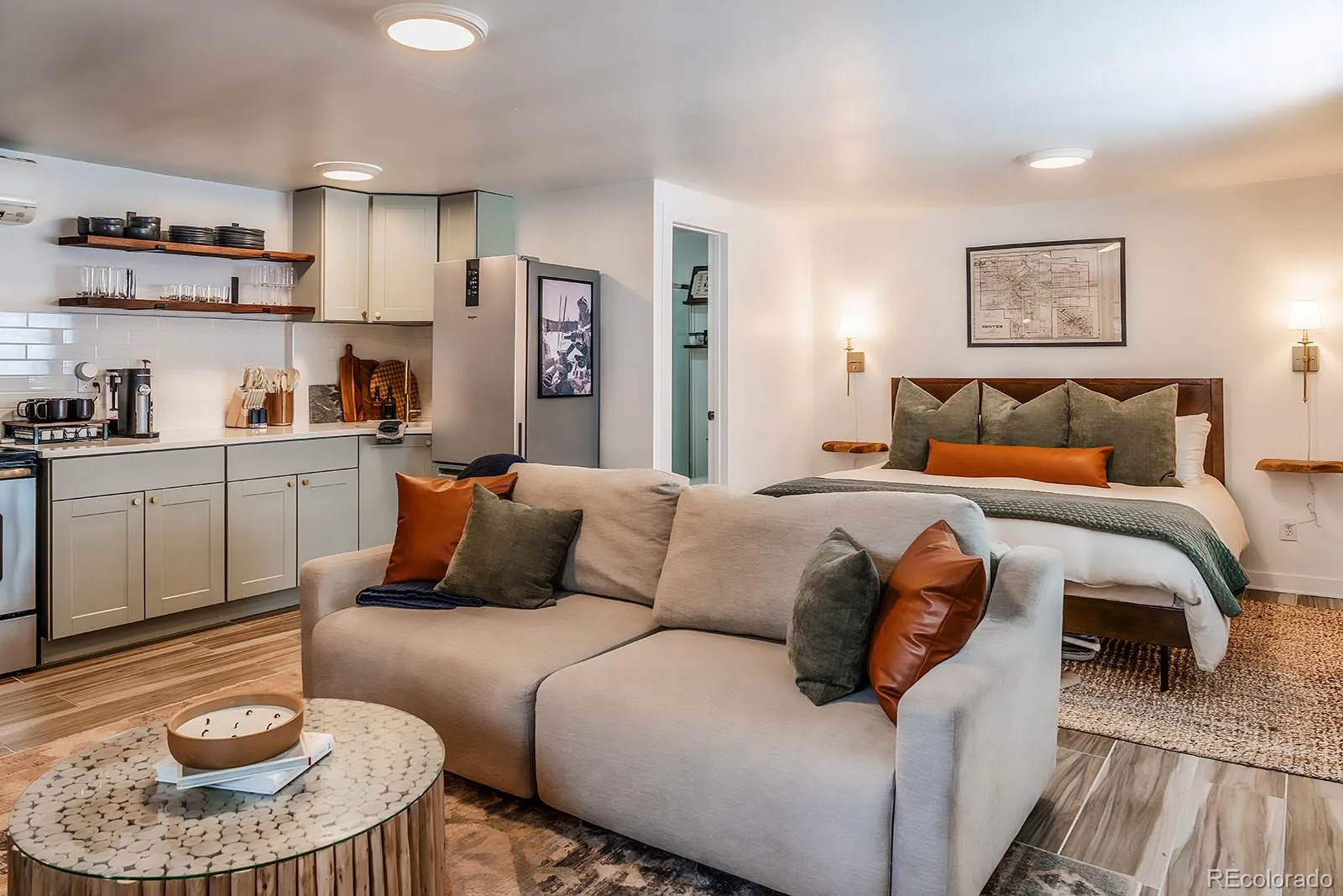 04152026194106 1600 16