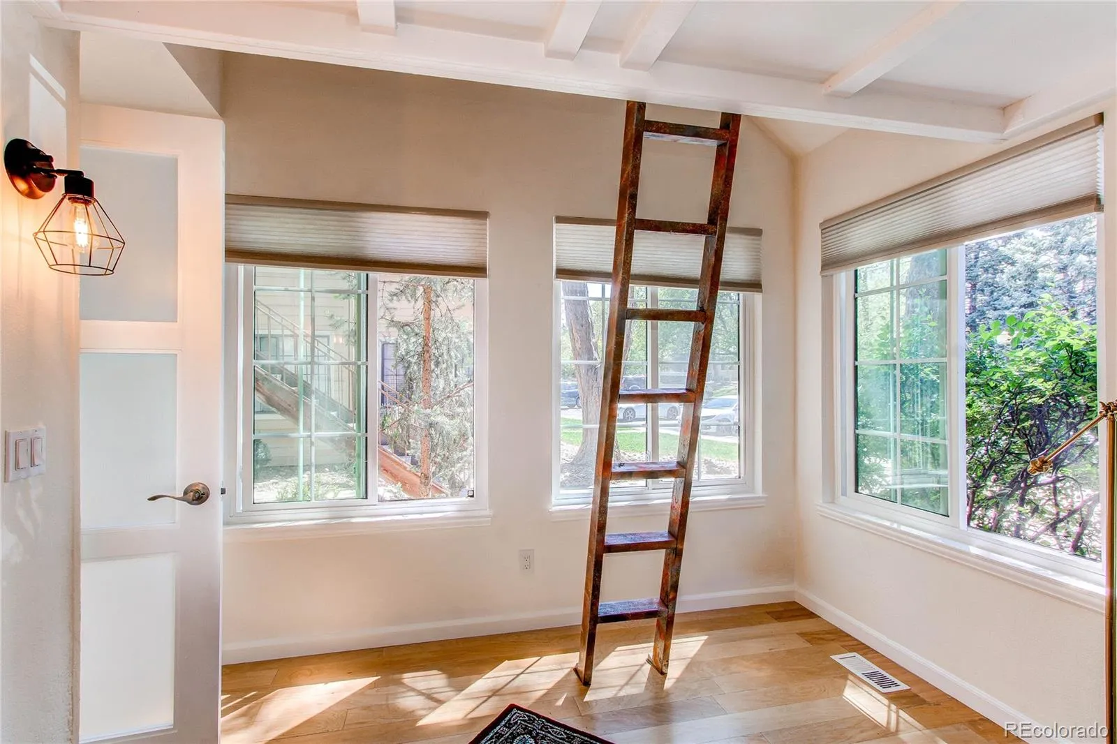 04042026170109 1600 14