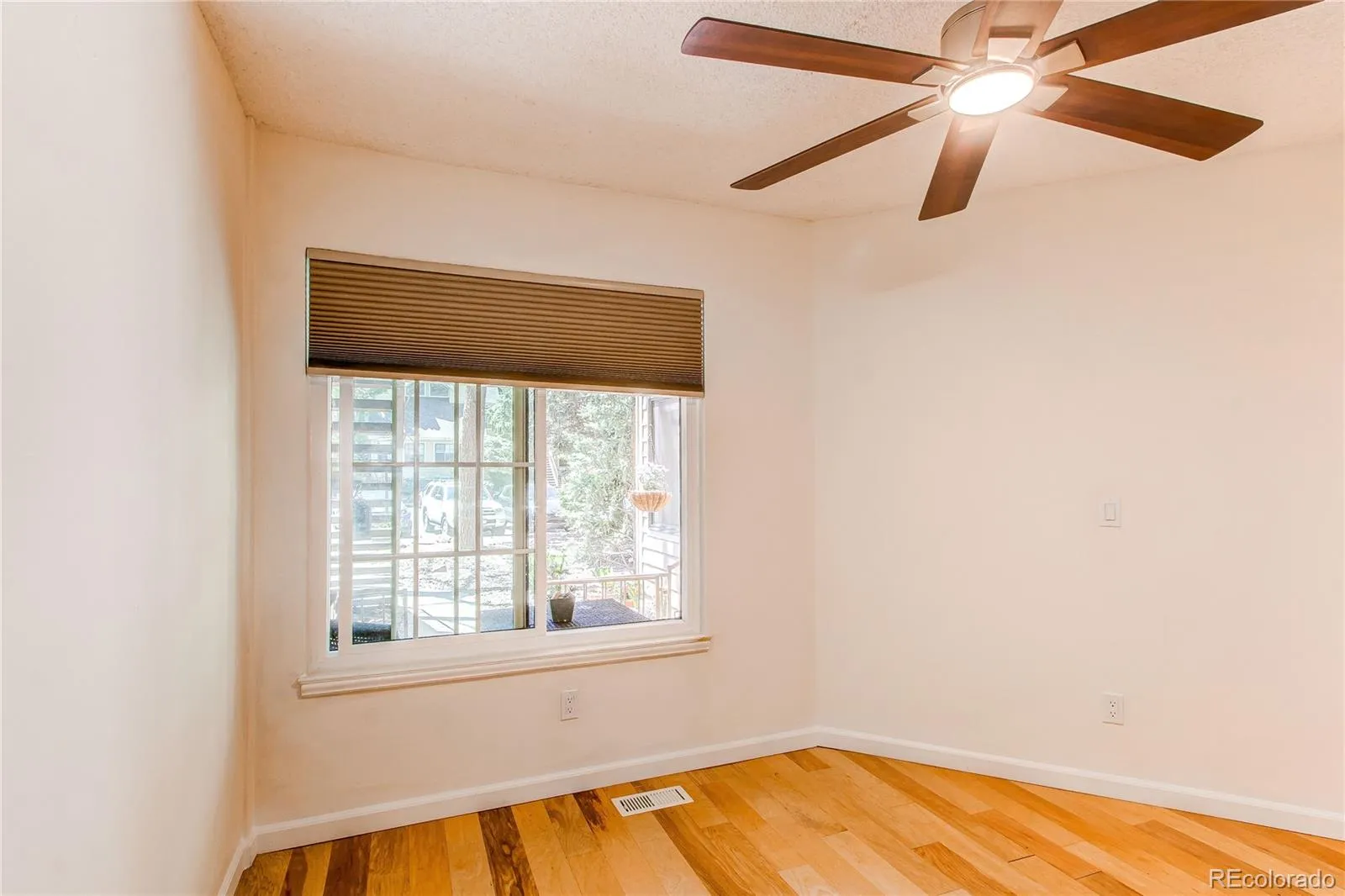 04042026170109 1600 18