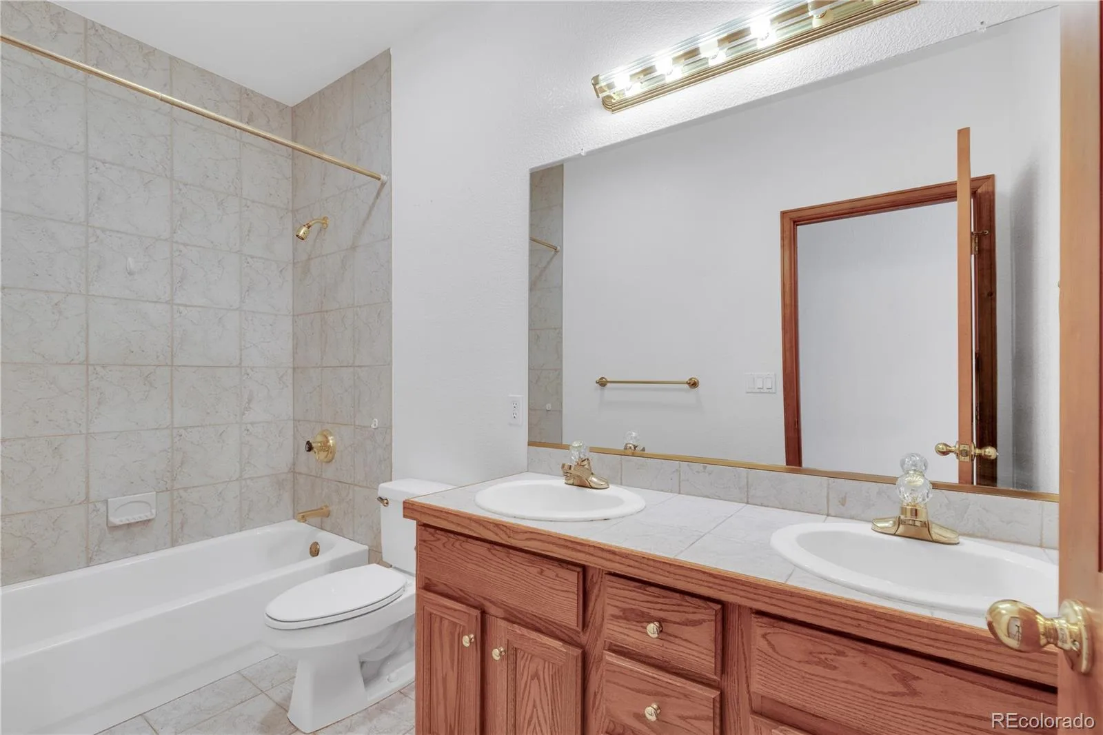 6201 S Potomac Way Centennial CO 80111 | MLS #REC9450428 10032026132930 1600 17