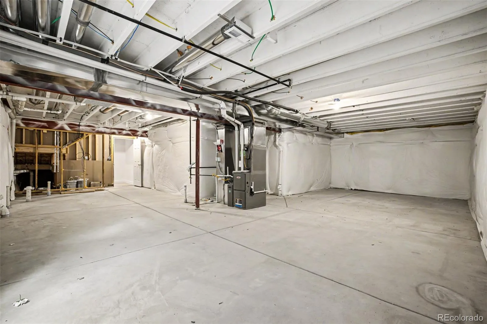 6532 N Cathay Street Denver CO 80249 | MLS #REC9451700 07212026211930 1600 32