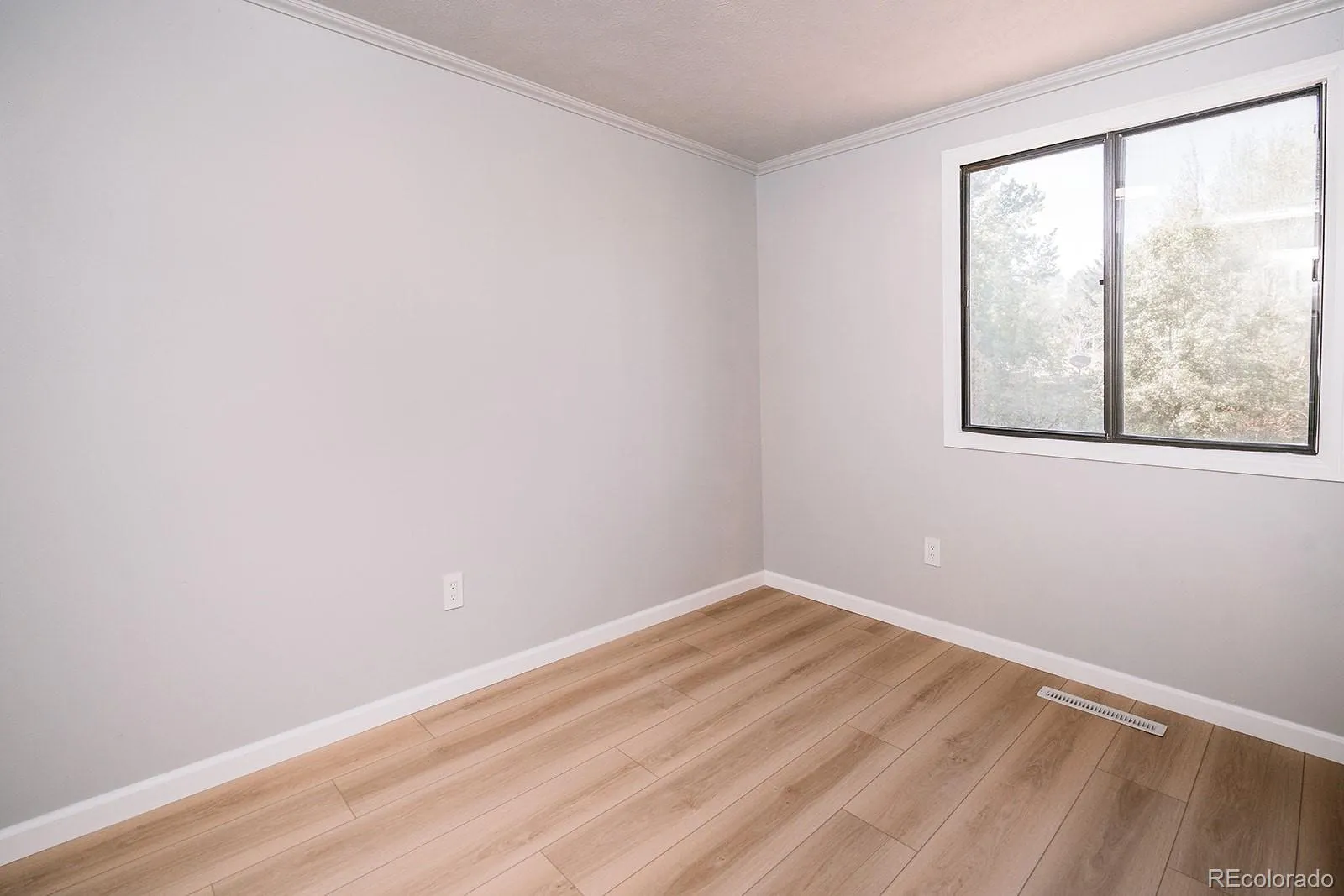 6637 W 95th Place Broomfield CO 80021 MLS #REC9465248 05102026194627 1600 13