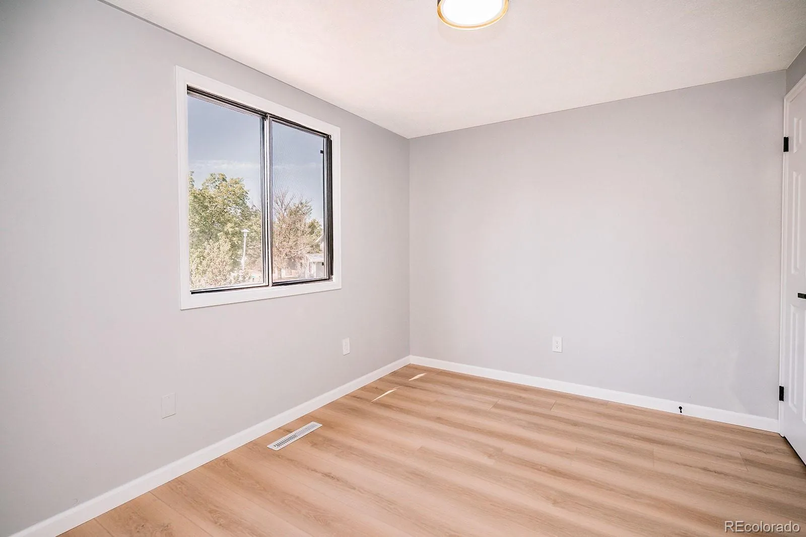 6637 W 95th Place Broomfield CO 80021 MLS #REC9465248 05102026194627 1600 14