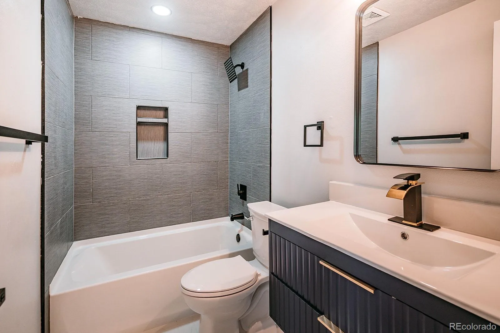 6637 W 95th Place Broomfield CO 80021 MLS #REC9465248 05102026194627 1600 15