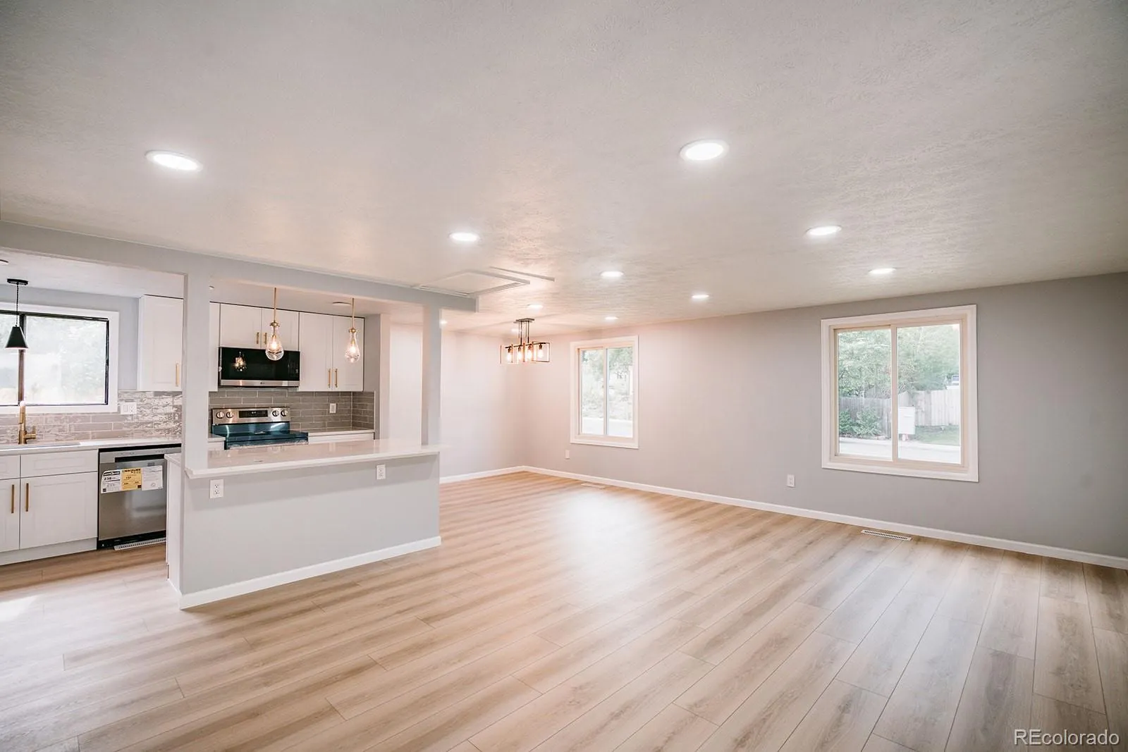 6637 W 95th Place Broomfield CO 80021 MLS #REC9465248 05102026194627 1600 3