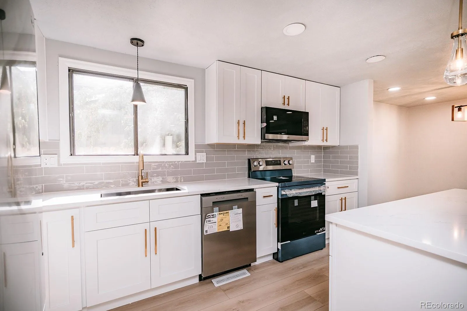 6637 W 95th Place Broomfield CO 80021 MLS #REC9465248 05102026194627 1600 8