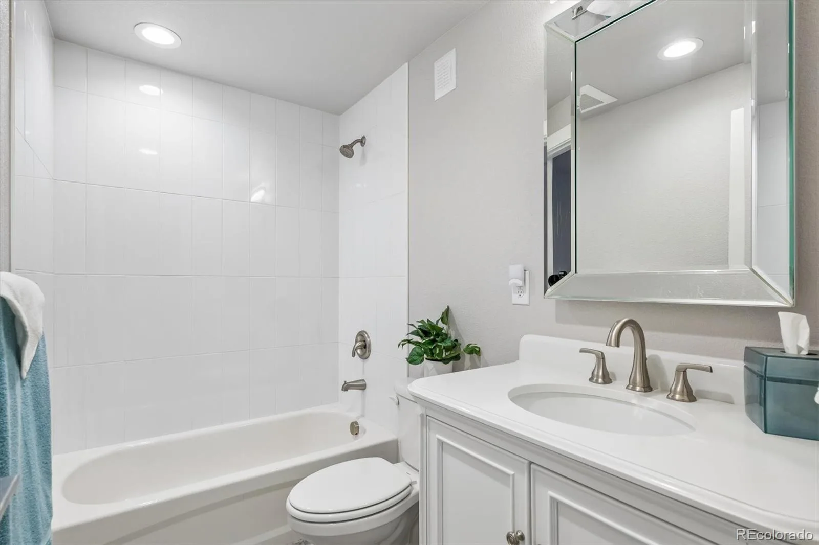 7417 S Tempe Court Aurora CO 80016 | MLS #REC9471611 08052026161823 1600 22