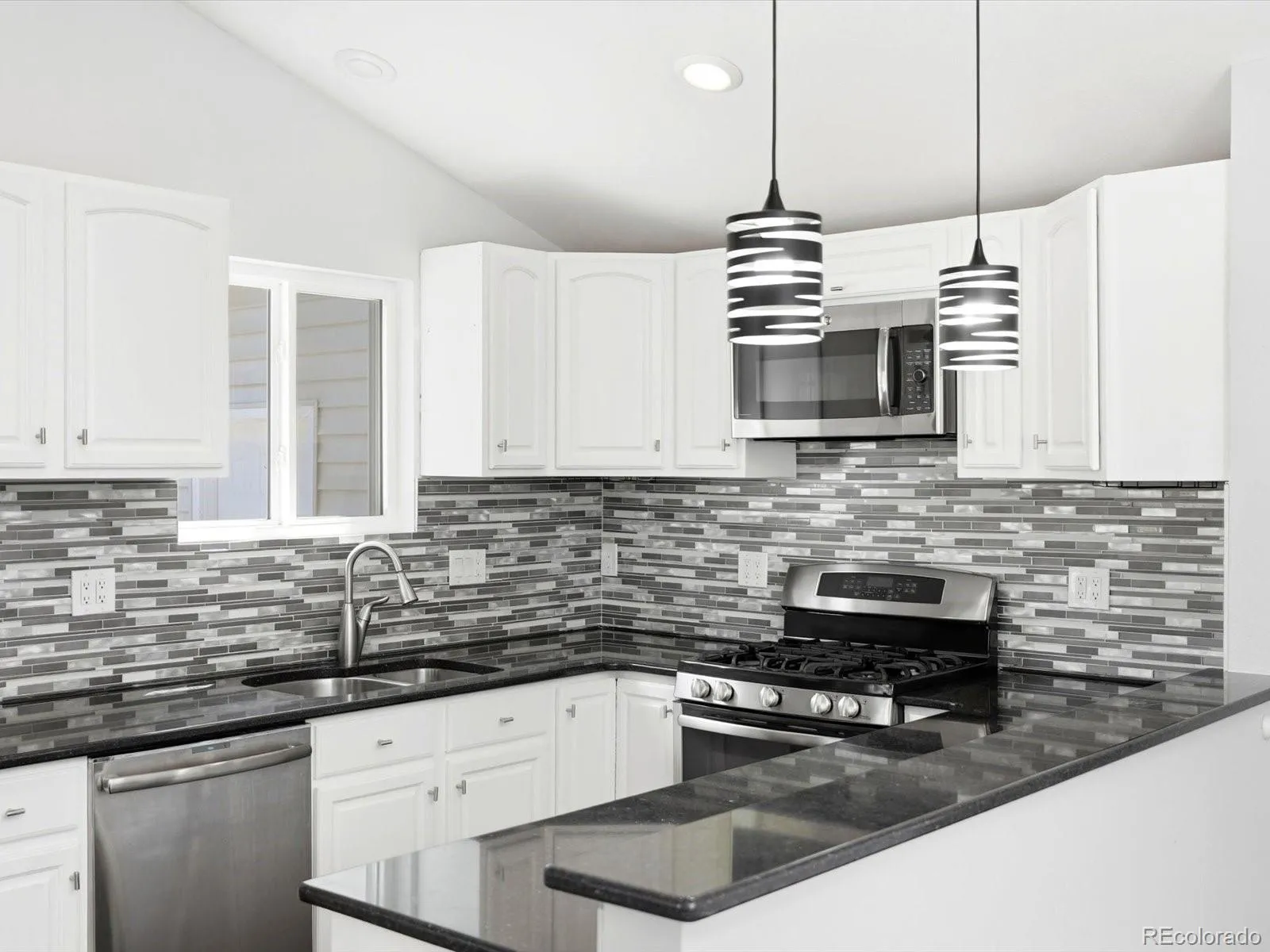 6691 Deframe Court Arvada CO 80004 MLS #REC9473675 05132026032546 1600 13