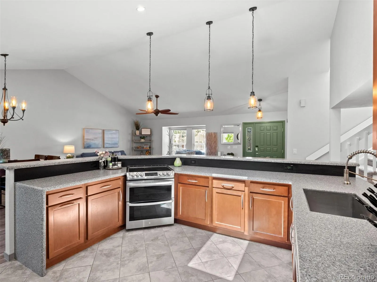 12162 W Lake Avenue Littleton CO 80127 MLS #REC9473705 05142026234633 1600 11