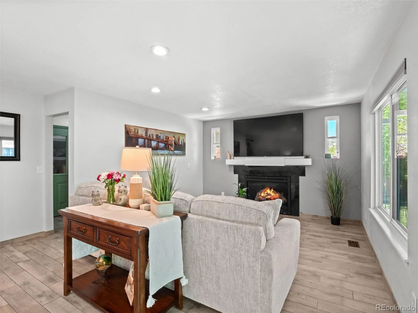 12162 W Lake Avenue Littleton CO 80127 MLS #REC9473705 05142026234633 1600 16