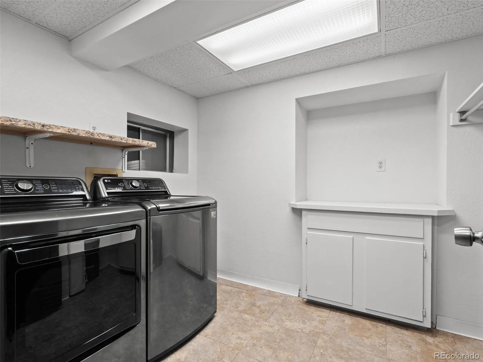 12162 W Lake Avenue Littleton CO 80127 MLS #REC9473705 05142026234633 1600 33
