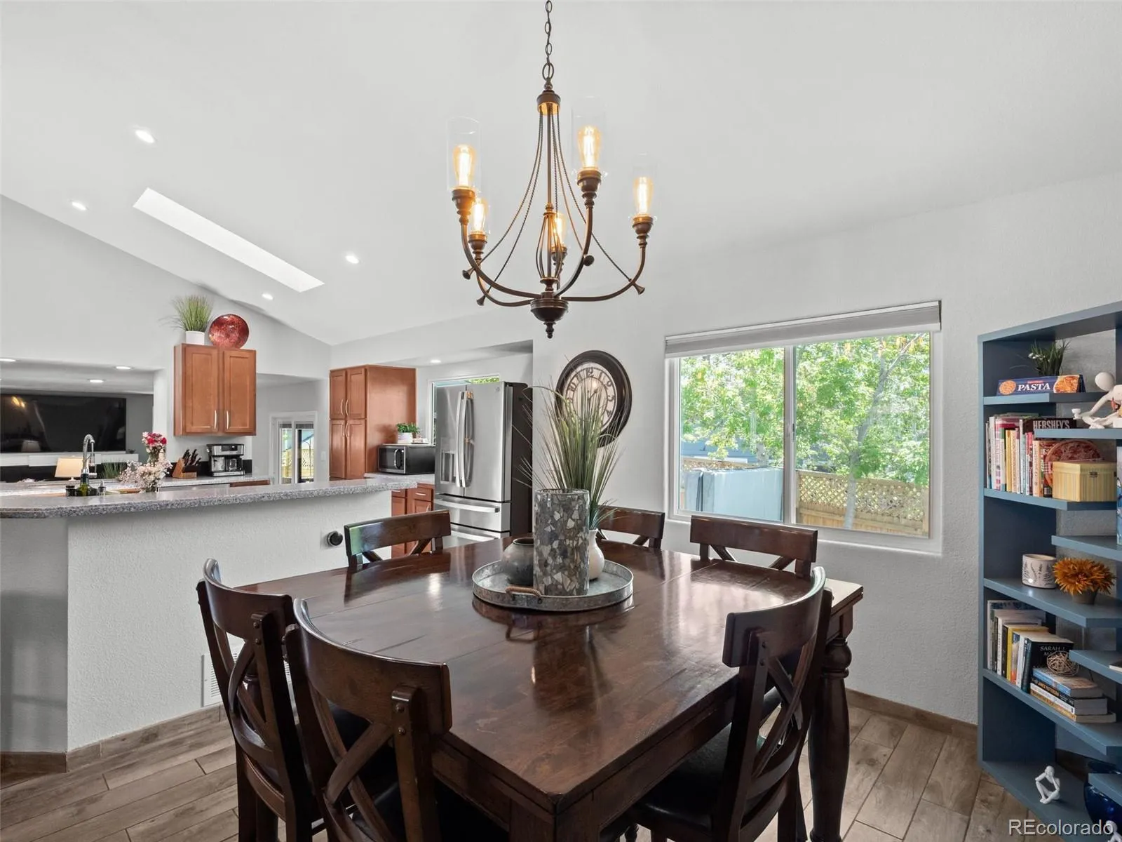 12162 W Lake Avenue Littleton CO 80127 MLS #REC9473705 05142026234633 1600 8
