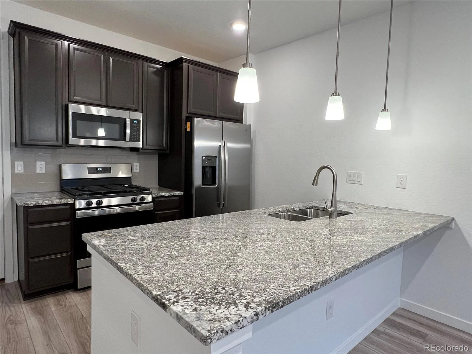 2048 S Vance Way Lakewood CO 80227 | MLS #REC9474540 10062026062638 1600 6