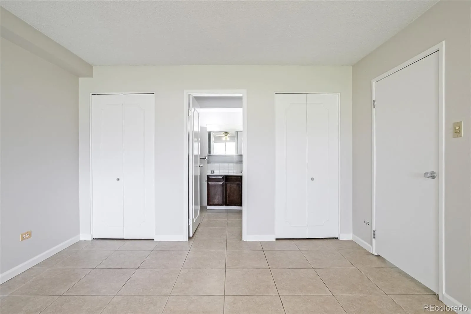 690 S Alton Way #6A Denver CO 80247 MLS #REC9476446 05282026020601 1600 14