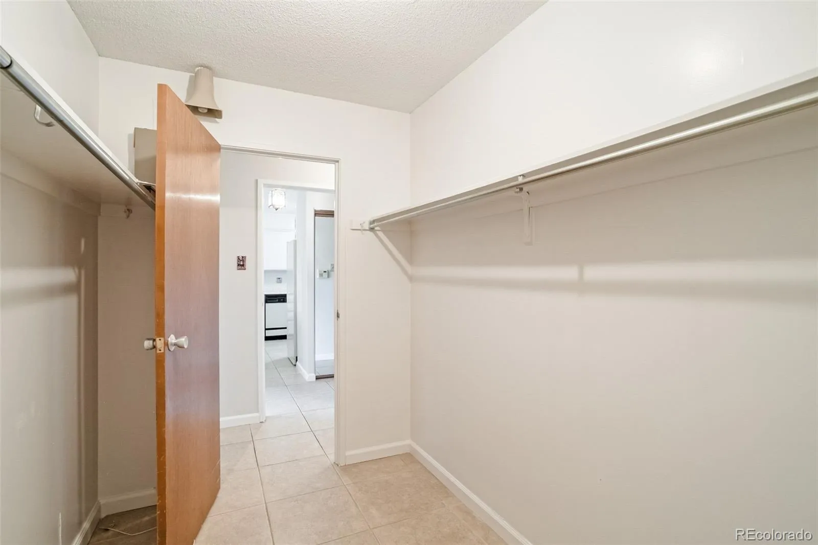 690 S Alton Way #6A Denver CO 80247 MLS #REC9476446 05282026020601 1600 31