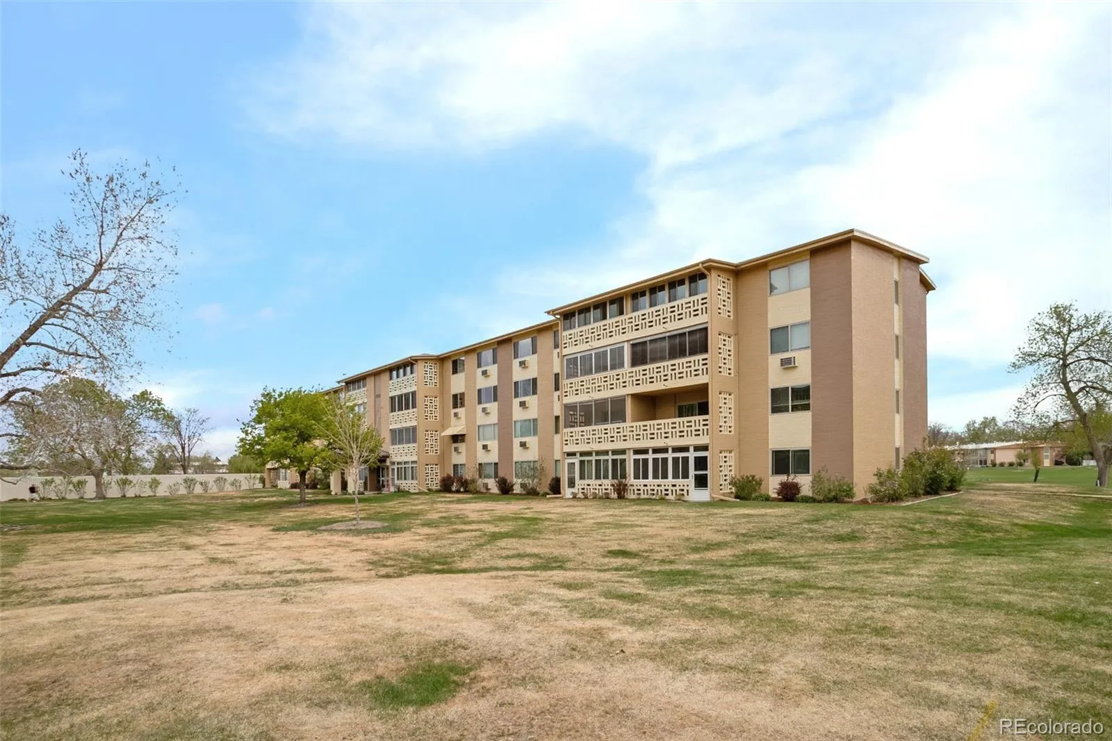 690 S Alton Way #6A Denver CO 80247 MLS #REC9476446 05282026020601 1600 41