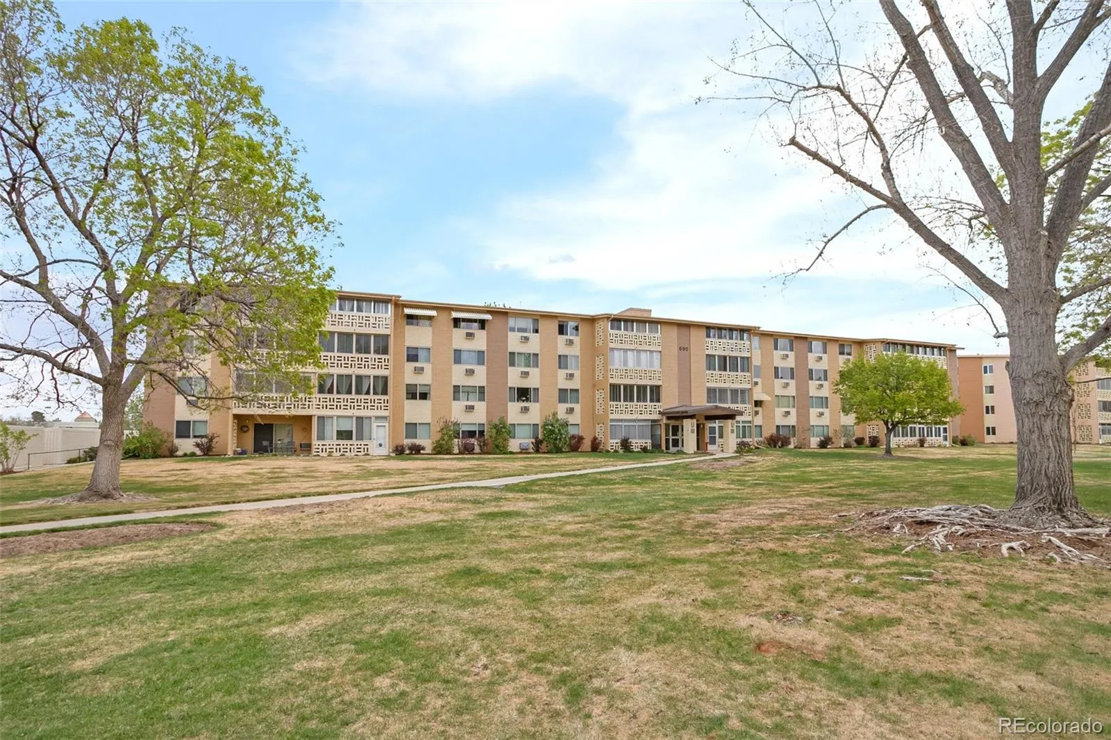 690 S Alton Way #6A Denver CO 80247 MLS #REC9476446 05282026020601 1600 43