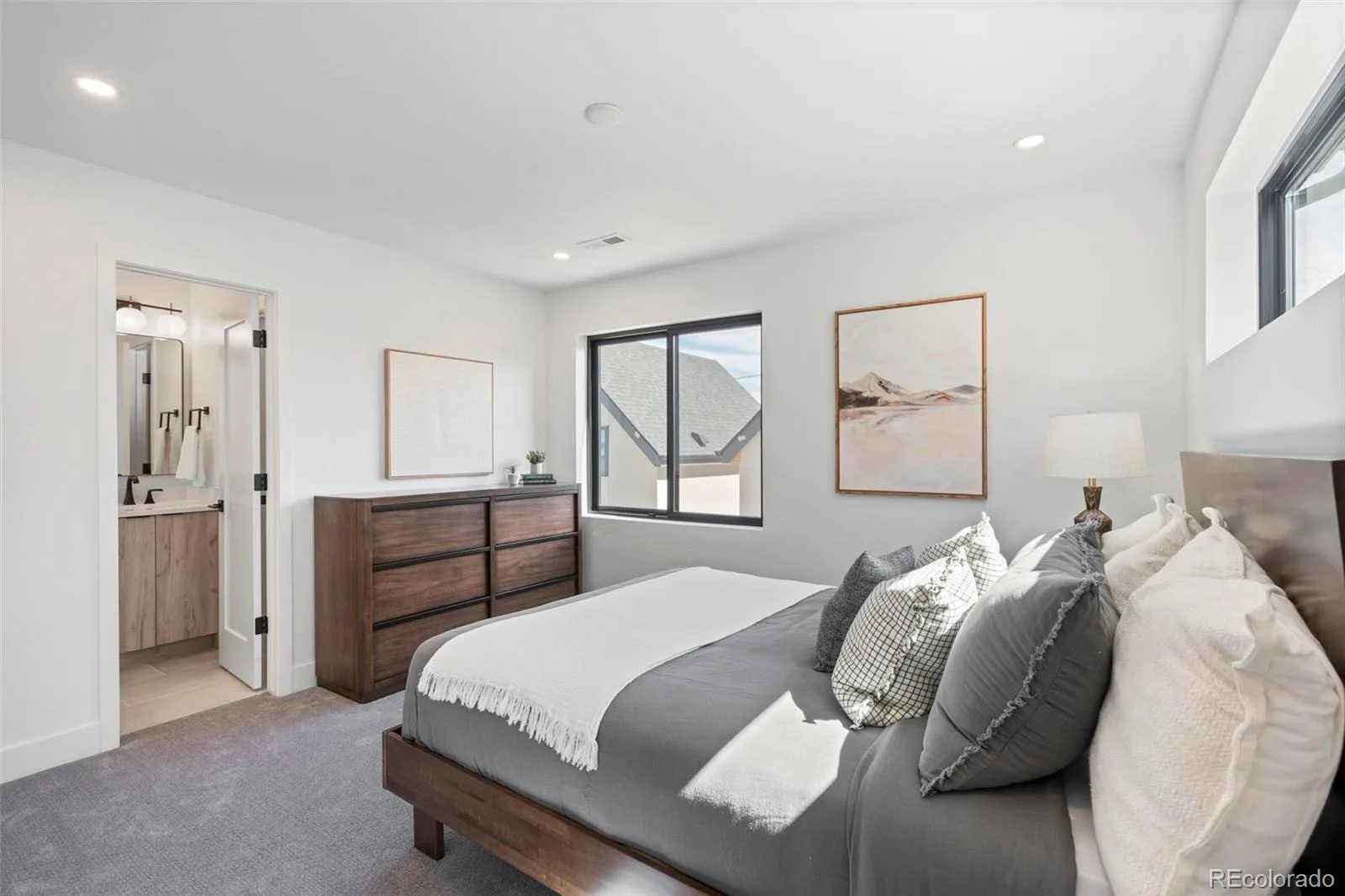 3240 N Franklin Street Denver CO 80205 | MLS #REC9483260 09282026160648 1600 24