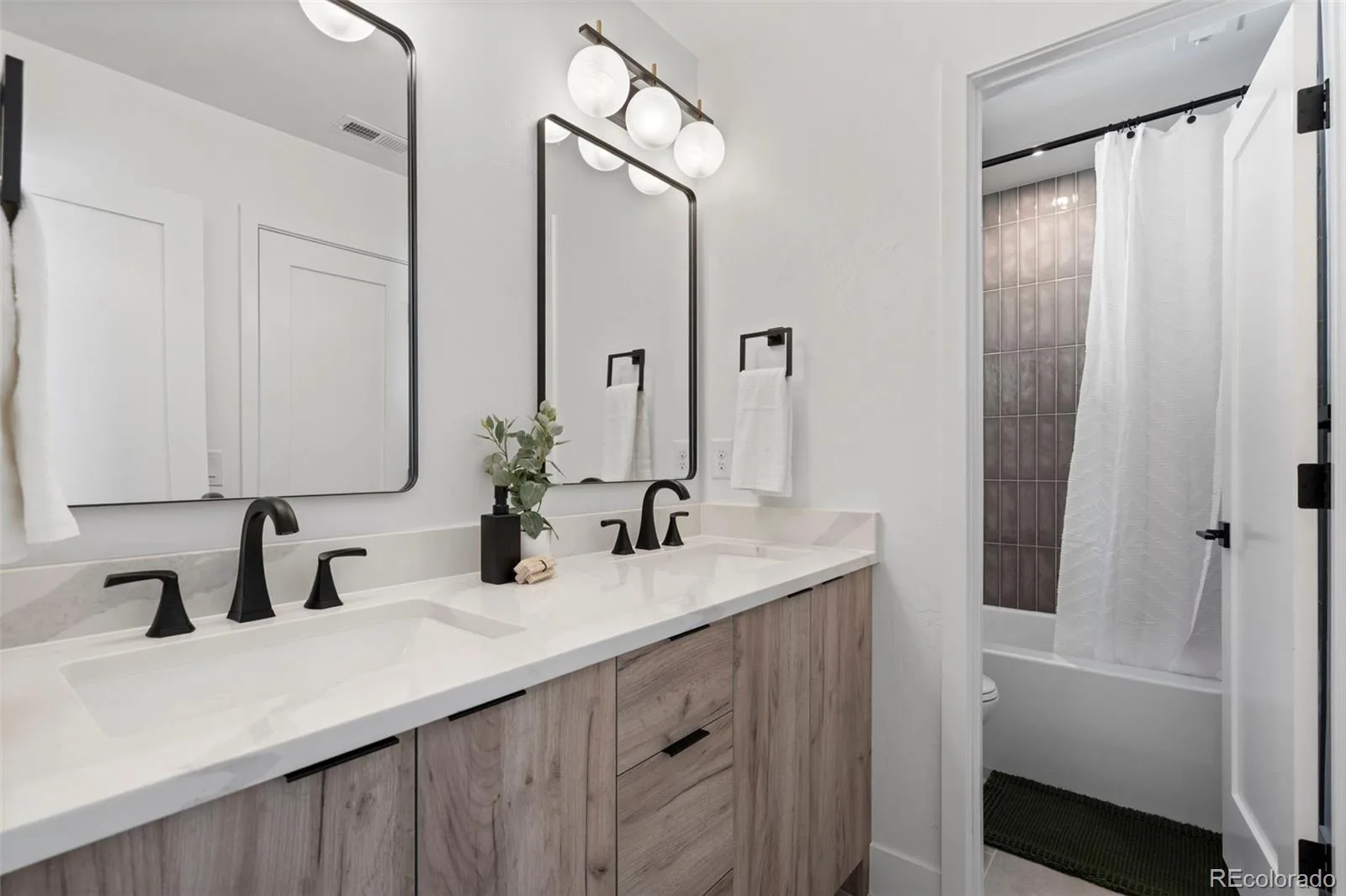 3240 N Franklin Street Denver CO 80205 | MLS #REC9483260 09282026160648 1600 25