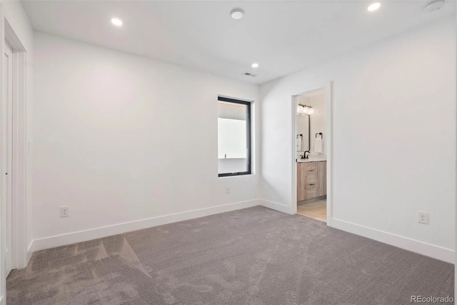 3240 N Franklin Street Denver CO 80205 | MLS #REC9483260 09282026160648 1600 26