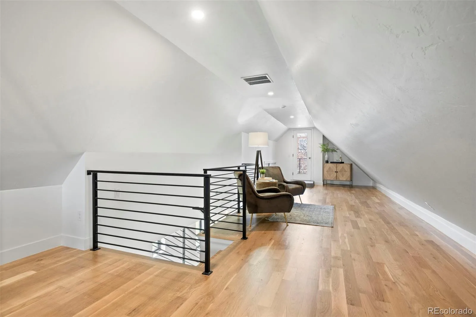 3240 N Franklin Street Denver CO 80205 | MLS #REC9483260 09282026160648 1600 29