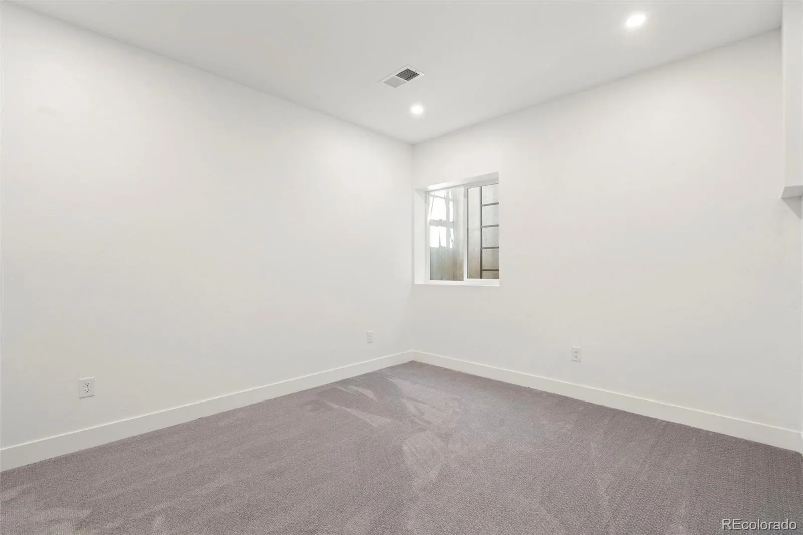 3240 N Franklin Street Denver CO 80205 | MLS #REC9483260 09282026160648 1600 35