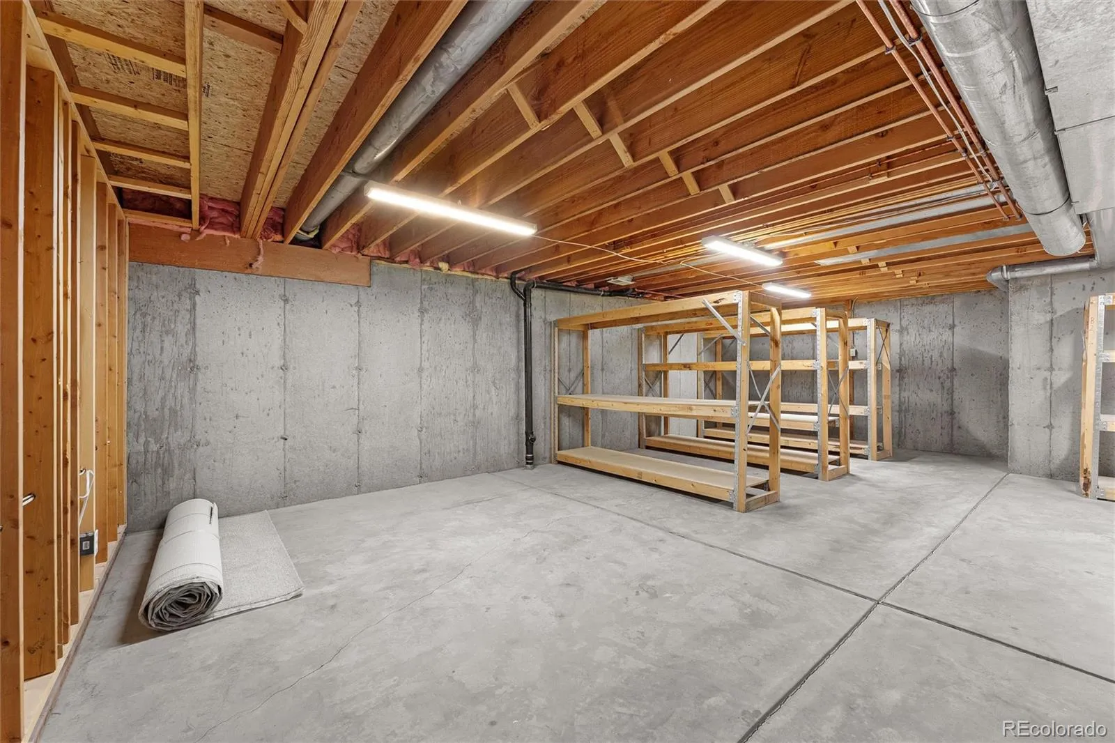 04162026173709 1600 32